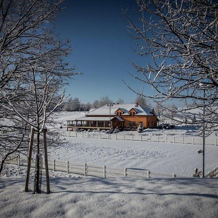 Hotel Horse Riding - Jezdecky Areal Tršice المظهر الخارجي الصورة