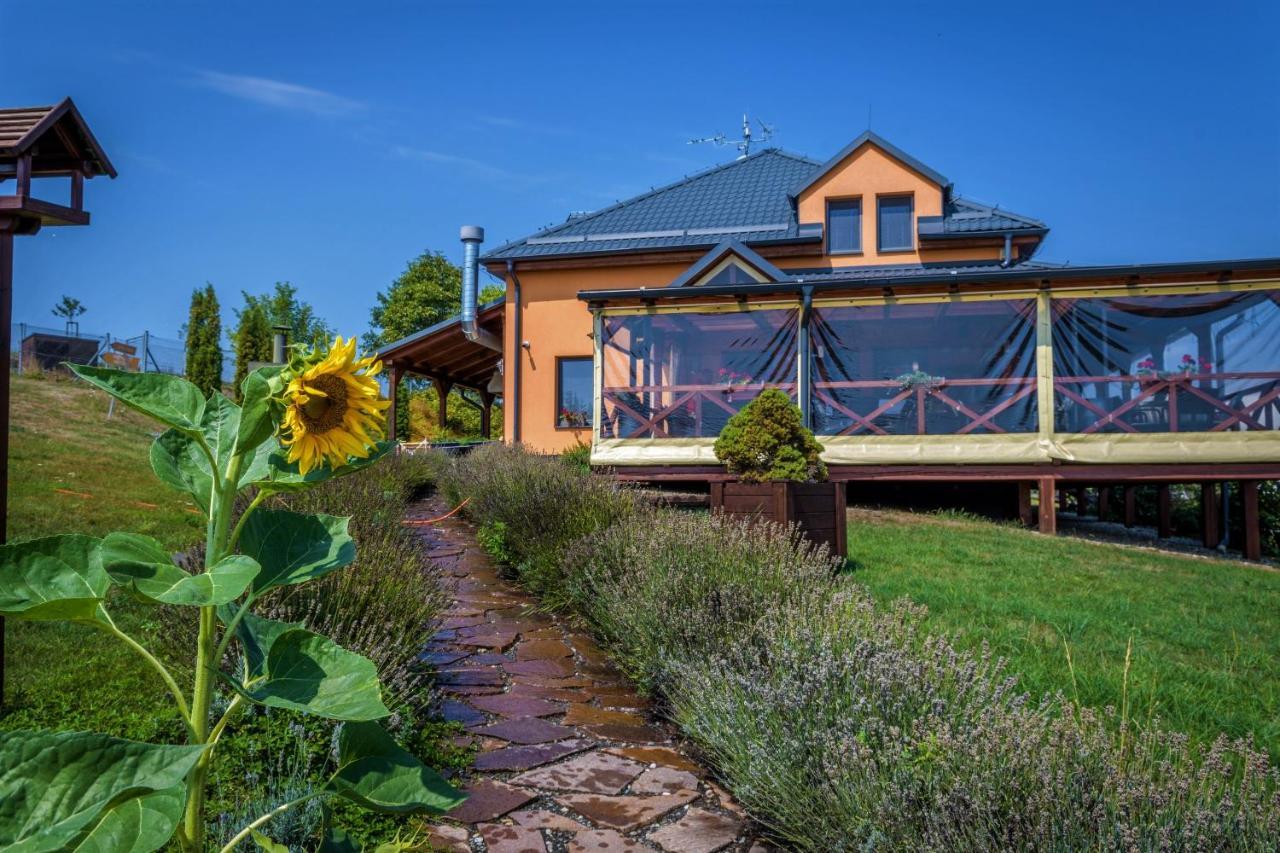 Hotel Horse Riding - Jezdecky Areal Tršice المظهر الخارجي الصورة