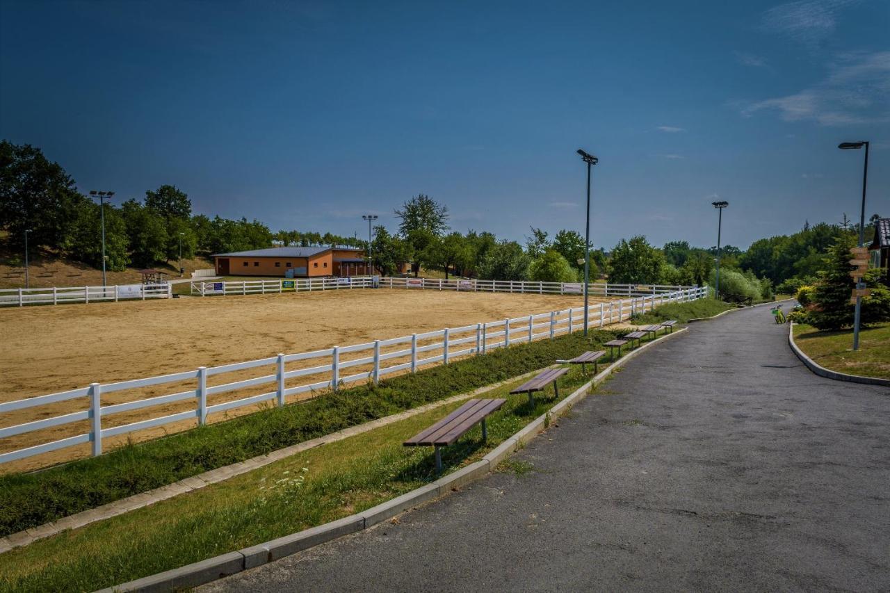 Hotel Horse Riding - Jezdecky Areal Tršice المظهر الخارجي الصورة